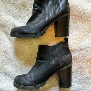 Sam and Libby booties size 8.5, worn condition